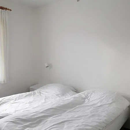 Hus Hotel *